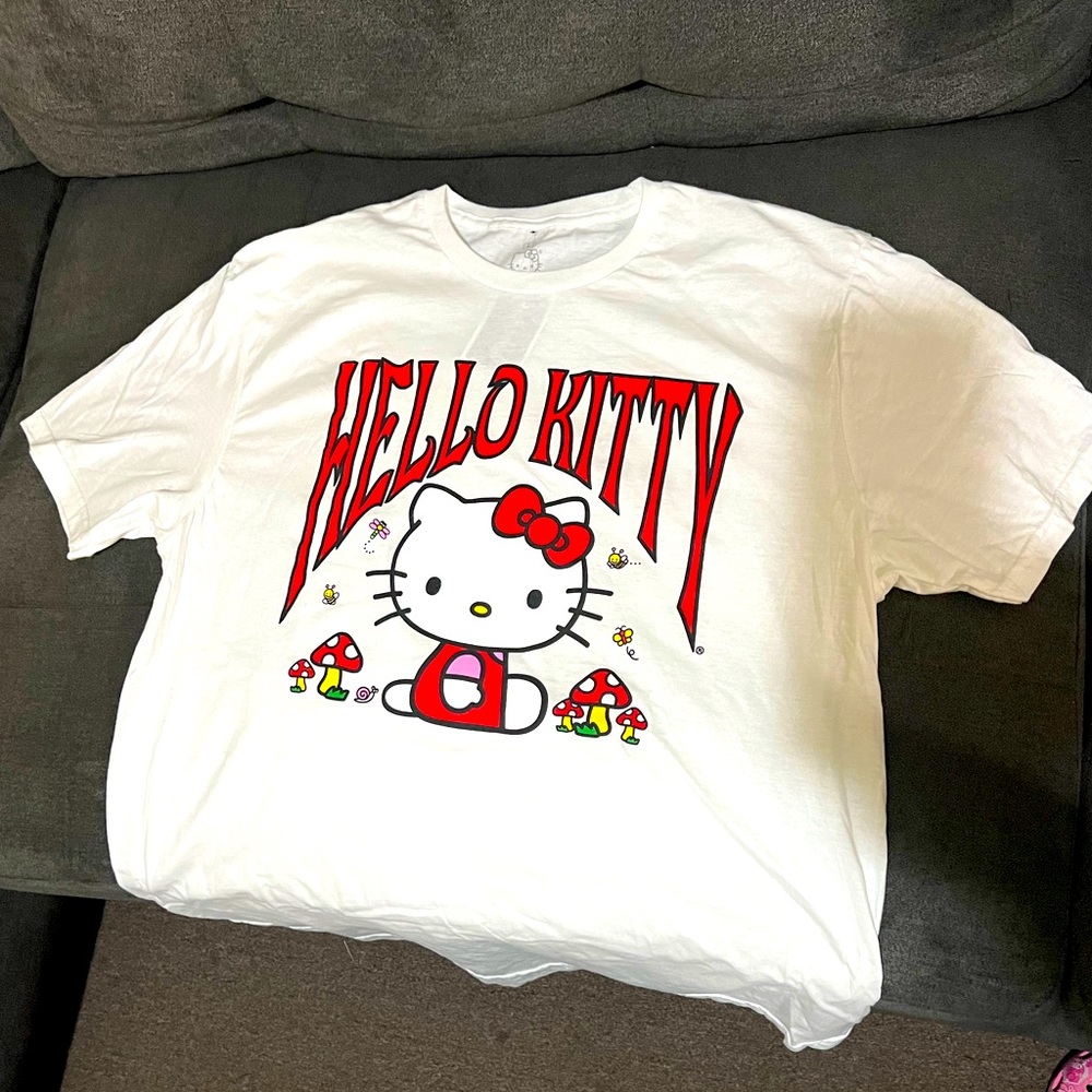 ⭐️SALE⭐️ Official Hello Kitty Graphic Tee Off White Size Large